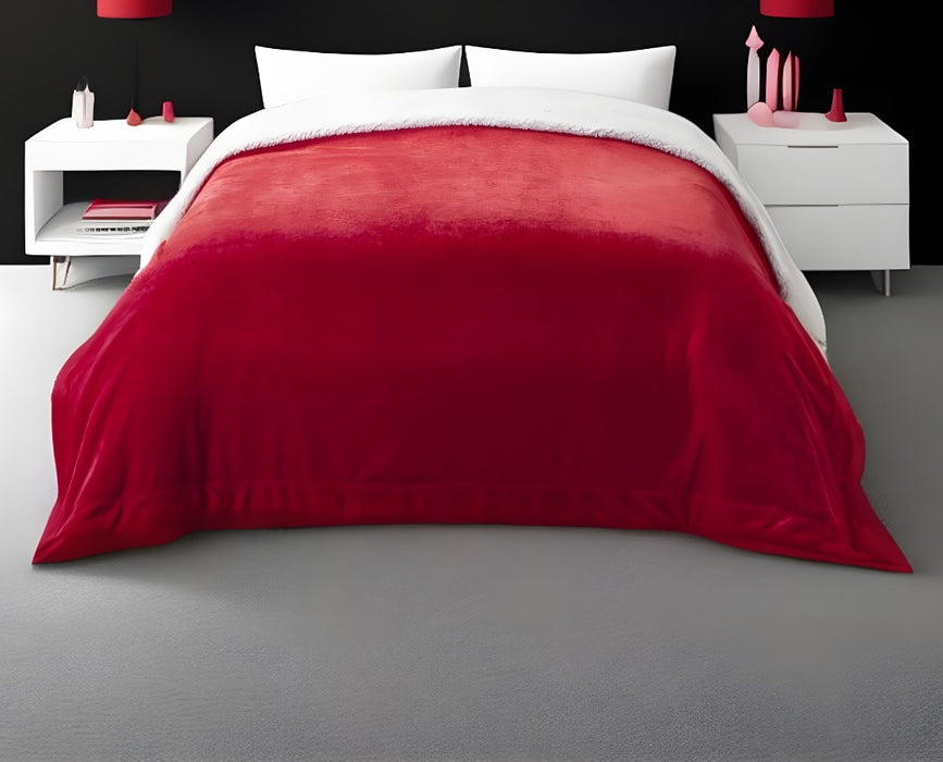 Red Knitted PolYester Solid Color Plush Queen Blanket